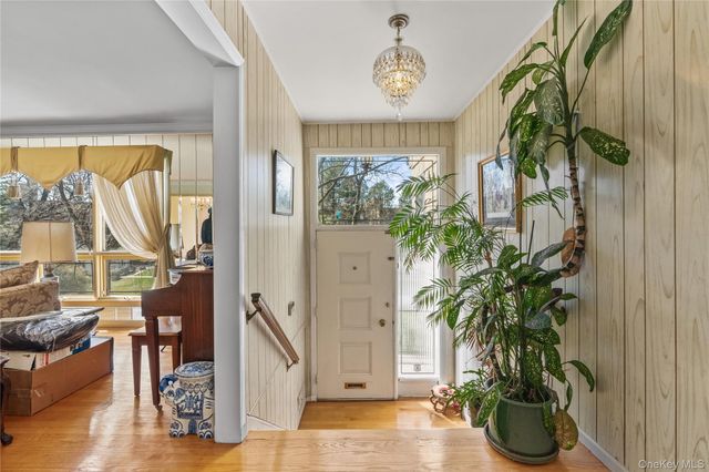18 Devon Road, Bronxville, NY 10708