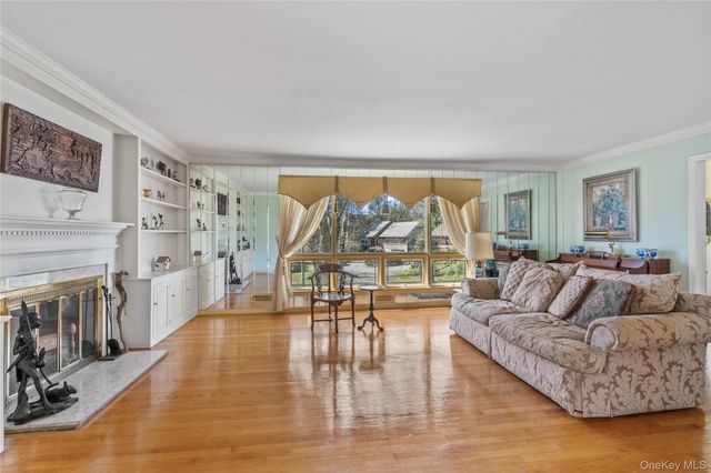 18 Devon Road, Bronxville, NY 10708