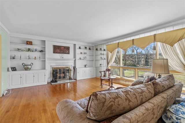18 Devon Road, Bronxville, NY 10708
