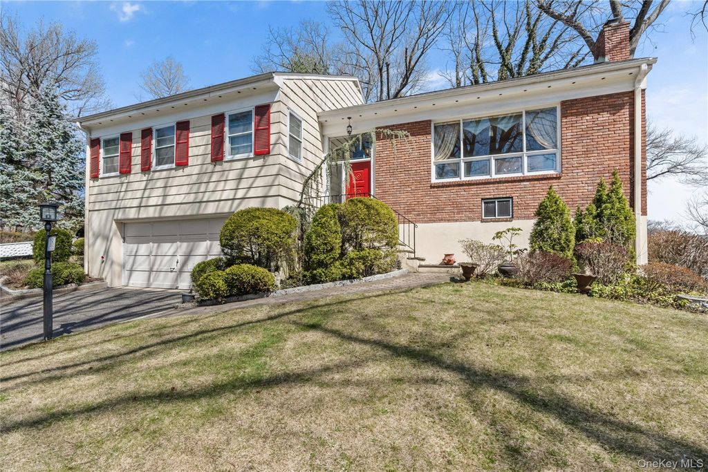 18 Devon Road, Bronxville, NY 10708
