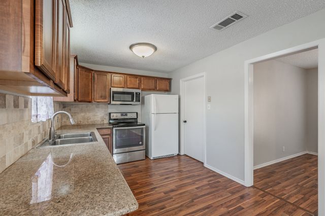 708 Simpson Terrace, Bedford, TX 76021