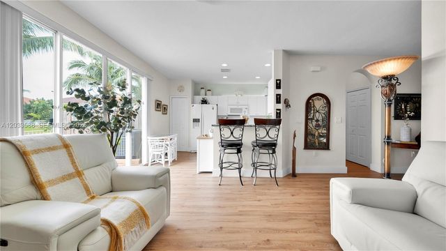 16590 SW 70th Street, Miami, FL 33193