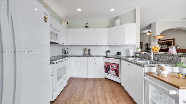 16590 SW 70th Street, Miami, FL 33193