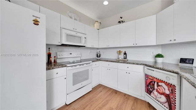 16590 SW 70th Street, Miami, FL 33193