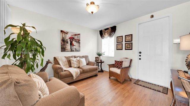 16590 SW 70th Street, Miami, FL 33193