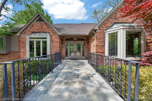 2076 Shore Hill Court, West Bloomfield, MI 48323
