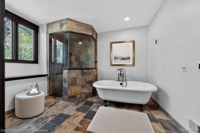 2076 Shore Hill Court, West Bloomfield, MI 48323