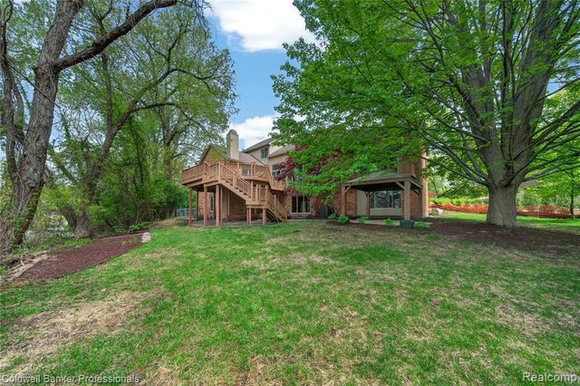 2076 Shore Hill Court, West Bloomfield, MI 48323