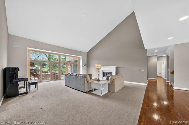 2076 Shore Hill Court, West Bloomfield, MI 48323
