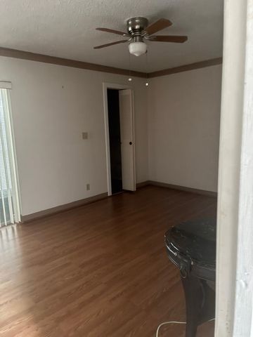 700 Village Green Court 306, Palm Springs, FL 33461