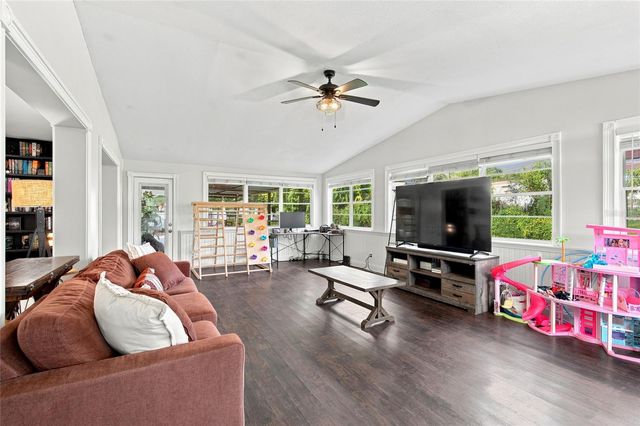 224 N MCGOWAN AVENUE, Crystal River, FL 34429