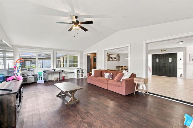 224 N MCGOWAN AVENUE, Crystal River, FL 34429
