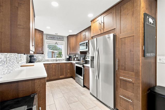 224 N MCGOWAN AVENUE, Crystal River, FL 34429