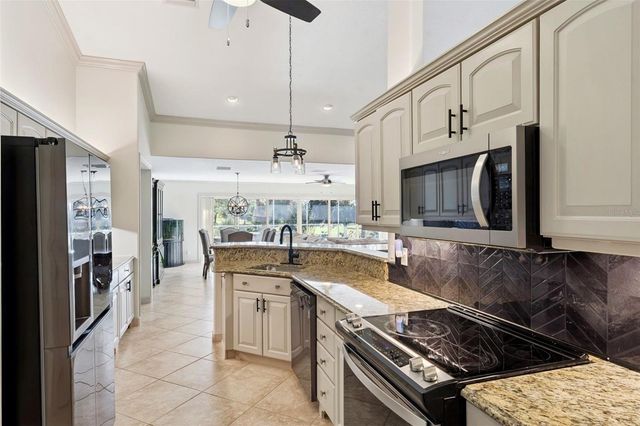 39819 GROVE HEIGHTS, Lady Lake, FL 32159