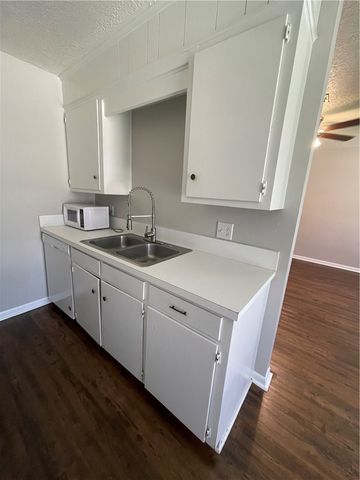 800 Concho, College Station, TX 77840