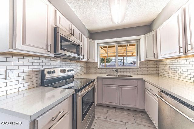 3715 W GLENDALE Avenue, Phoenix, AZ 85051