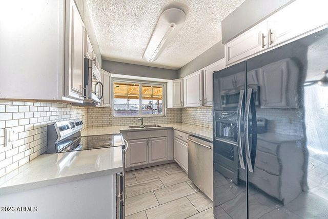 3715 W GLENDALE Avenue, Phoenix, AZ 85051