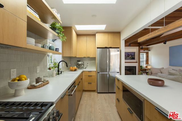 5850 Vesper Avenue, Van Nuys, CA 91411