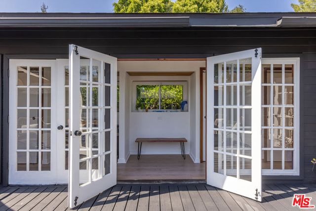 5850 Vesper Avenue, Van Nuys, CA 91411