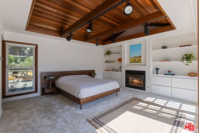 5850 Vesper Avenue, Van Nuys, CA 91411