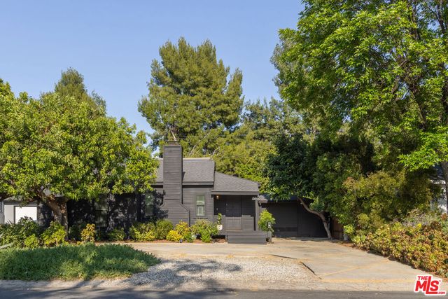 5850 Vesper Avenue, Van Nuys, CA 91411