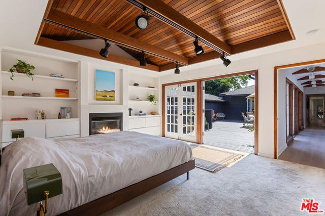 5850 Vesper Avenue, Van Nuys, CA 91411