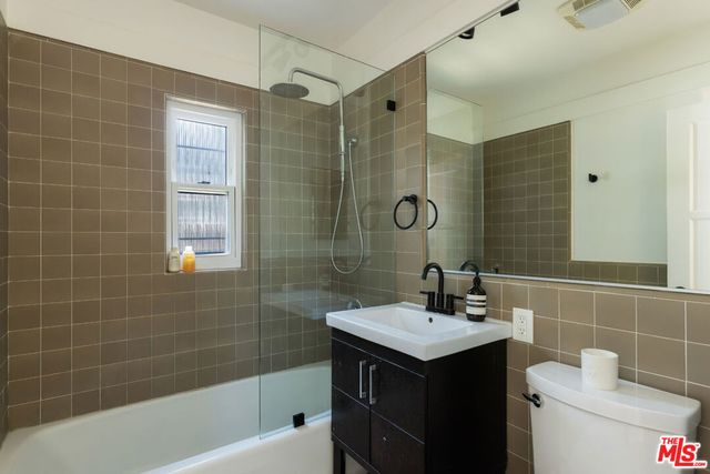 5850 Vesper Avenue, Van Nuys, CA 91411
