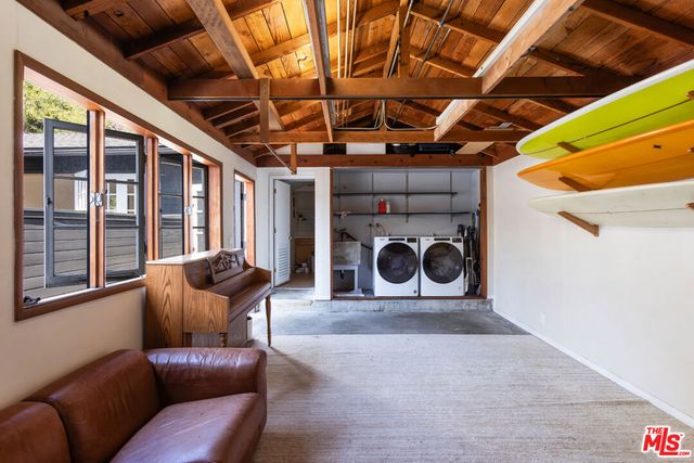 5850 Vesper Avenue, Van Nuys, CA 91411
