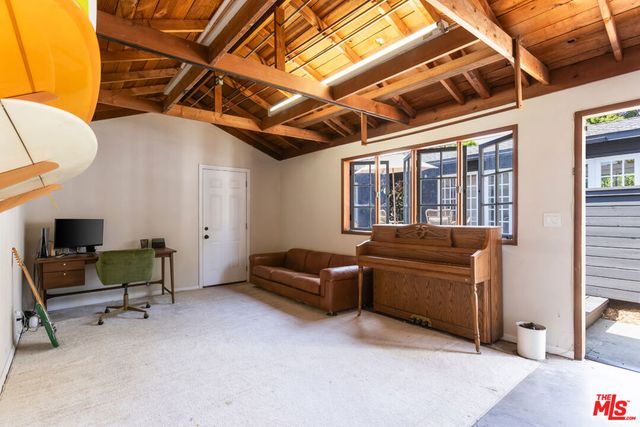 5850 Vesper Avenue, Van Nuys, CA 91411