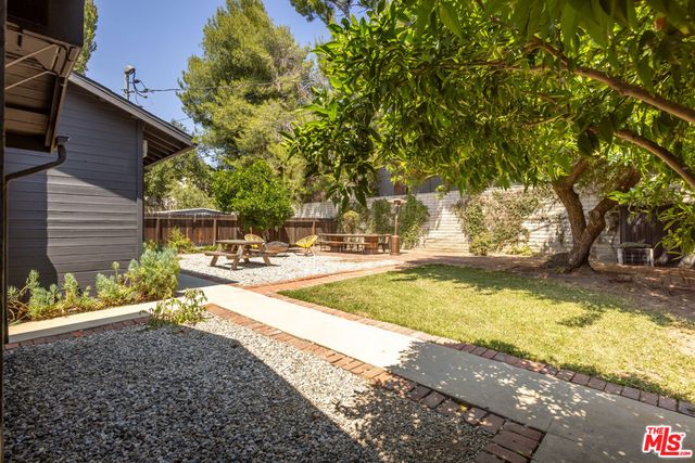5850 Vesper Avenue, Van Nuys, CA 91411