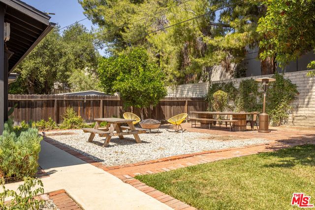 5850 Vesper Avenue, Van Nuys, CA 91411