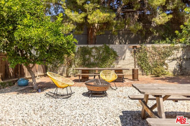 5850 Vesper Avenue, Van Nuys, CA 91411