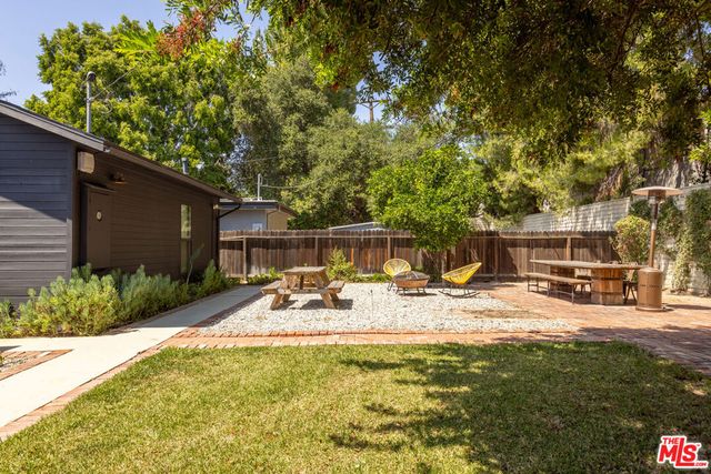 5850 Vesper Avenue, Van Nuys, CA 91411