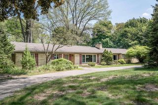 2800 Tewksbury Drive, Troy, MI 48098