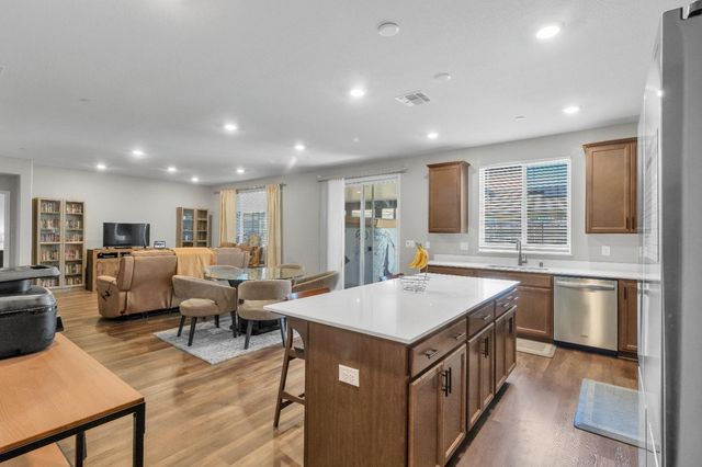 1519 S Minories Dr, Olivehurst, CA 95961