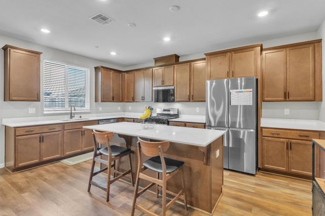 1519 S Minories Dr, Olivehurst, CA 95961