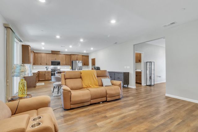 1519 S Minories Dr, Olivehurst, CA 95961