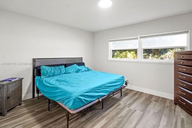 5121 W Oakland Park Blvd 109, Lauderdale Lakes, FL 33313