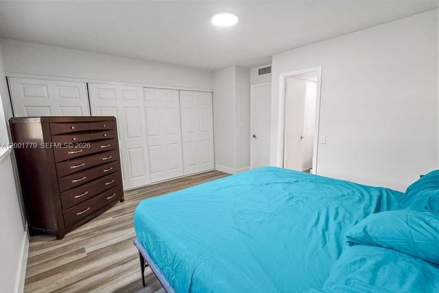 5121 W Oakland Park Blvd 109, Lauderdale Lakes, FL 33313