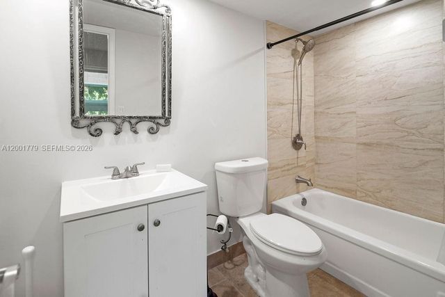 5121 W Oakland Park Blvd 109, Lauderdale Lakes, FL 33313