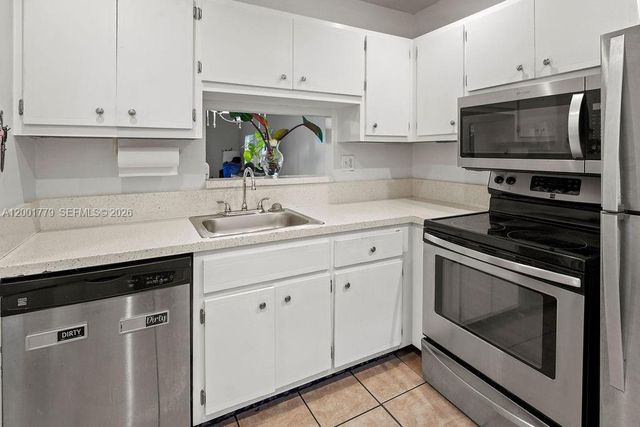 5121 W Oakland Park Blvd 109, Lauderdale Lakes, FL 33313