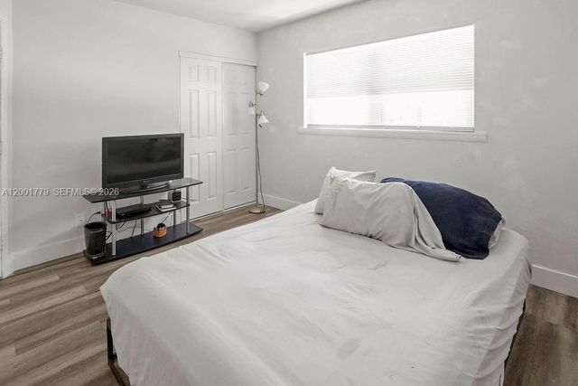 5121 W Oakland Park Blvd 109, Lauderdale Lakes, FL 33313