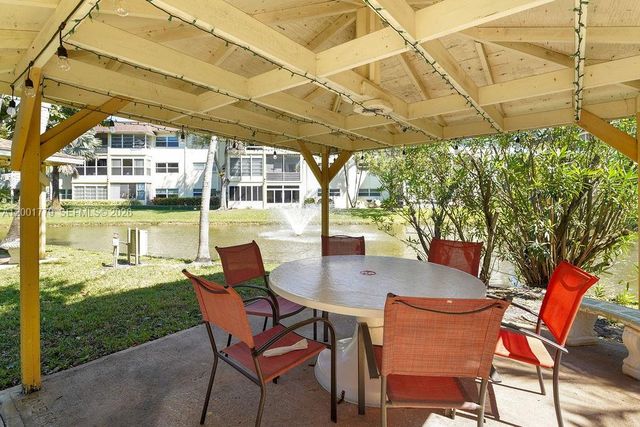 5121 W Oakland Park Blvd 109, Lauderdale Lakes, FL 33313