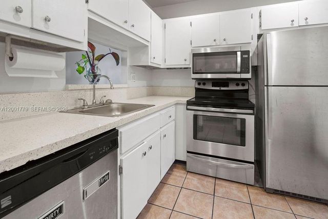 5121 W Oakland Park Blvd 109, Lauderdale Lakes, FL 33313