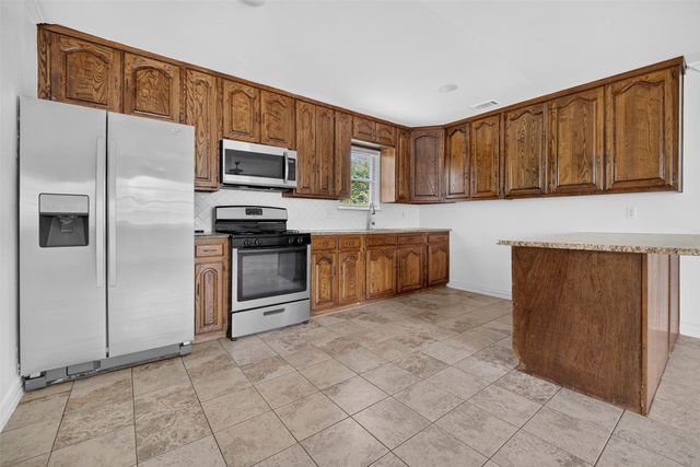 909 Rosewood Hills Drive, Garland, TX 75040