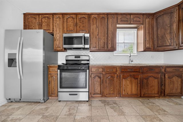 909 Rosewood Hills Drive, Garland, TX 75040