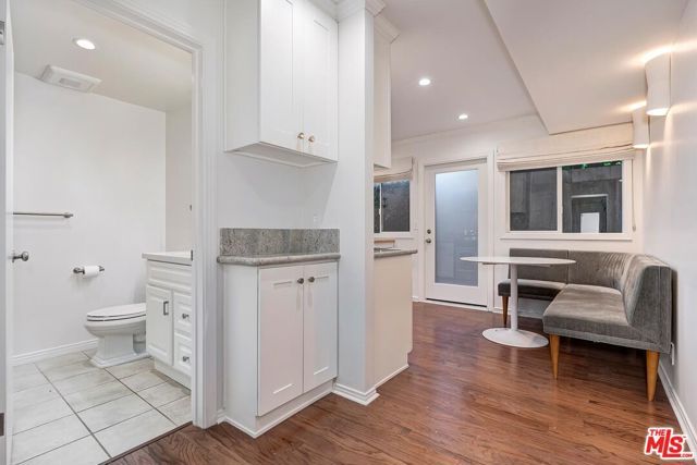 609 N Doheny Drive D, Beverly Hills, CA 90210