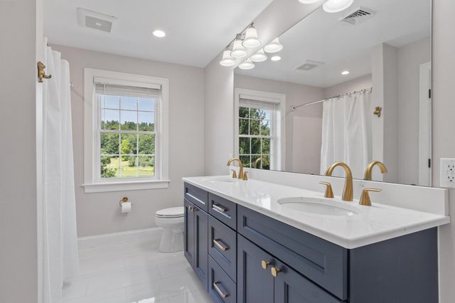 616 Prospect St, Leominster, MA 01453