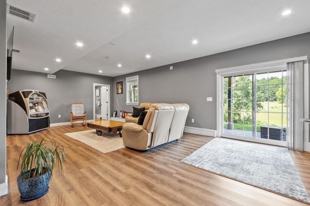 616 Prospect St, Leominster, MA 01453