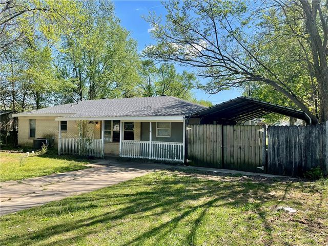 2209 Sycamore Place, Springdale, AR 72762